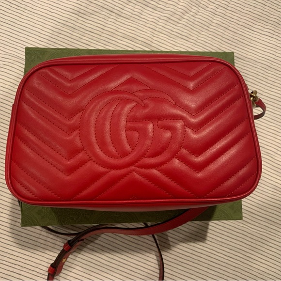 Gucci GG Marmont Small Matelasse Shoulder Bag - Picture 4 of 9